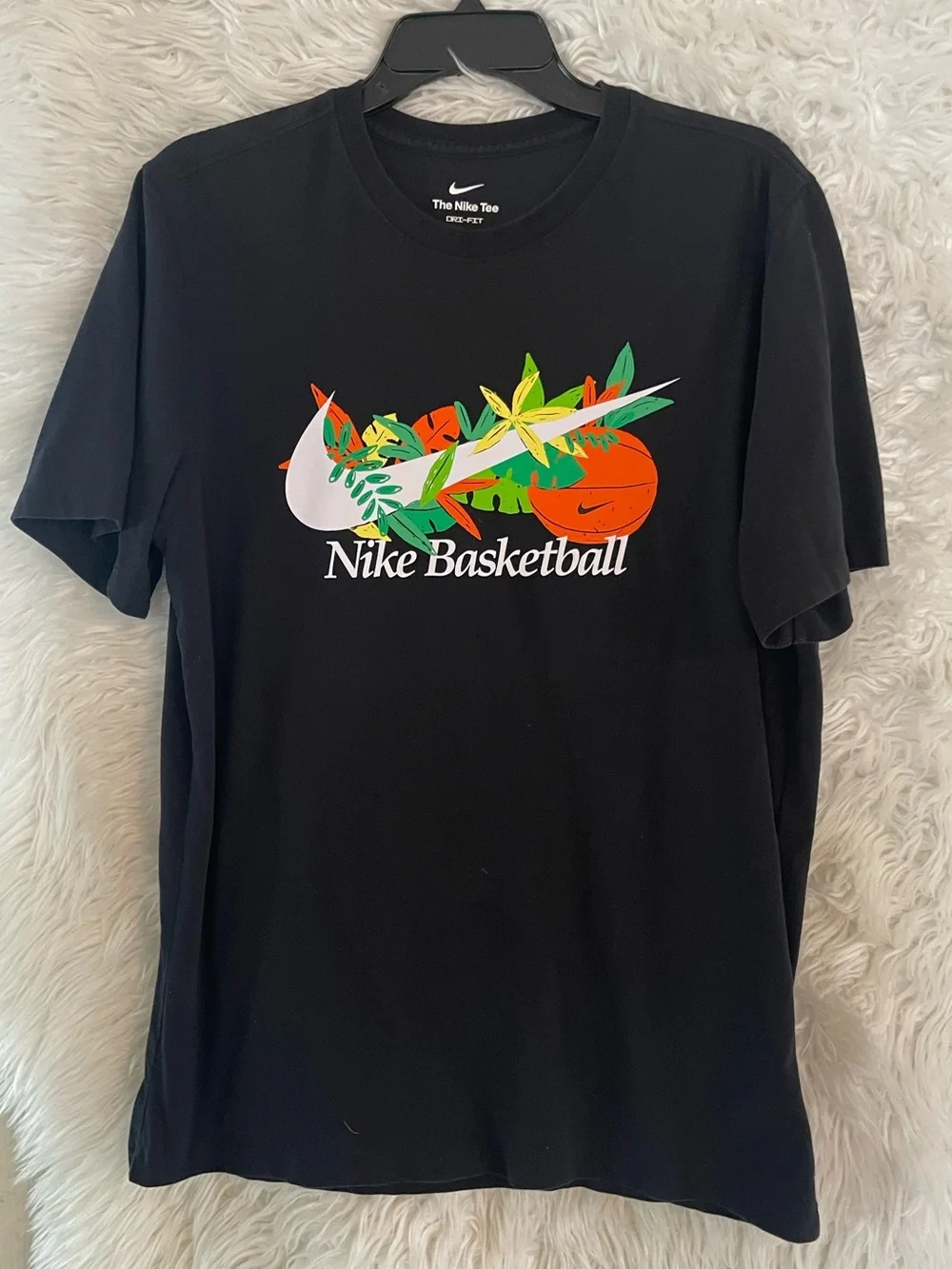 Nike Dri-Fit Basketball Men’s Short Sleeve Floral Black T-Shirt. FD0069-010; L
